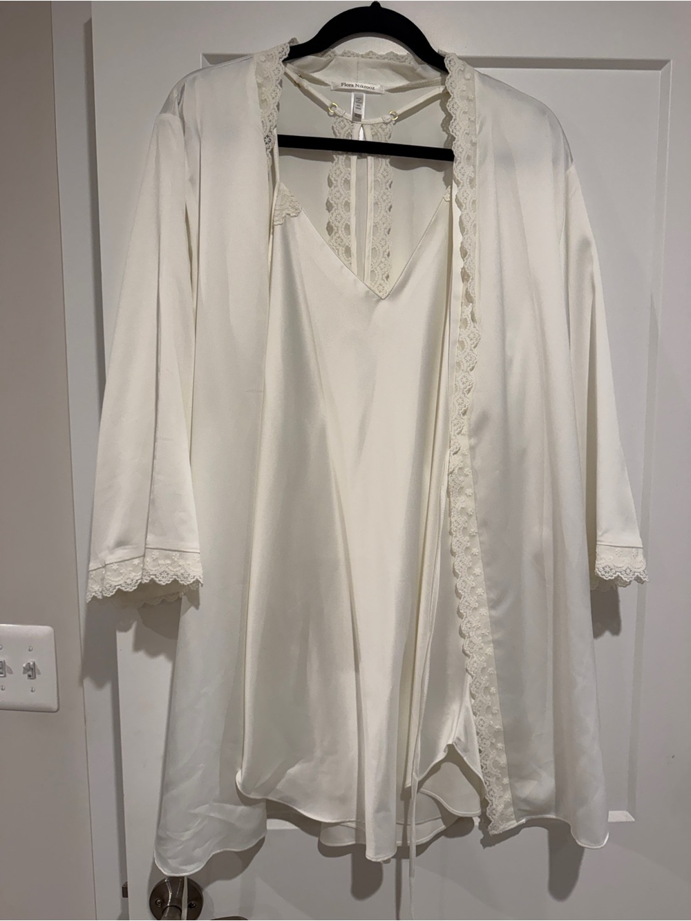Flora Nikrooz Ivory Lace-Trim Satin Robe & Chemise Set: NWT
